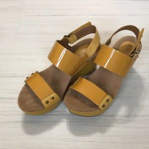 Clarks yellow wedge Size 7